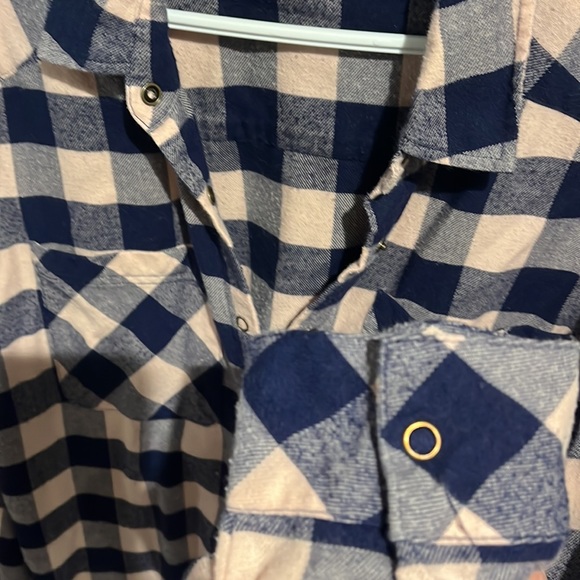 great condition flannel - Picture 3 of 4